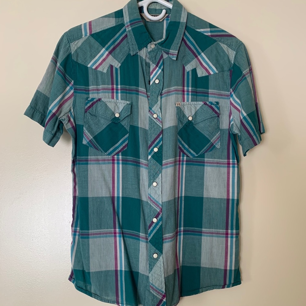 Short sleeve button up